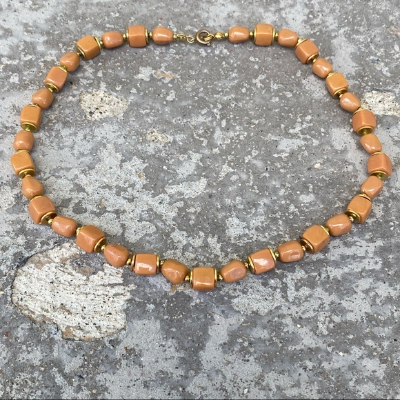 Neutral Vintage Jewelry Lot - 3 Necklaces, 1 Earrings - Picture 10 of 13